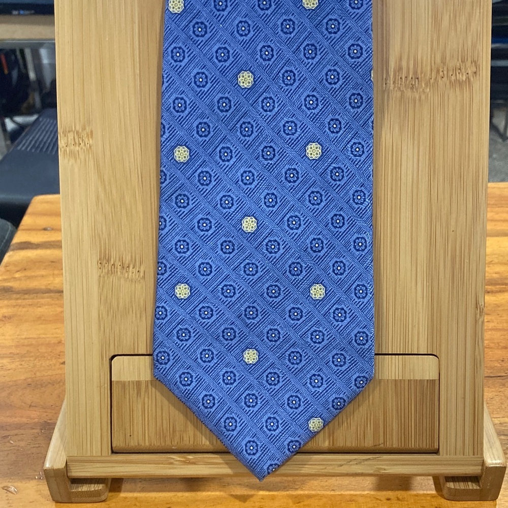 Roundtree and Yorke Blue and Yellow Patterned Tie